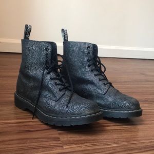 Dr. Martens Boot Women’s
